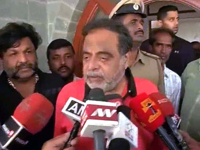 Am Not A <i>Chappal</i>, Says Actor Ambareesh About Being Sacked As Minister