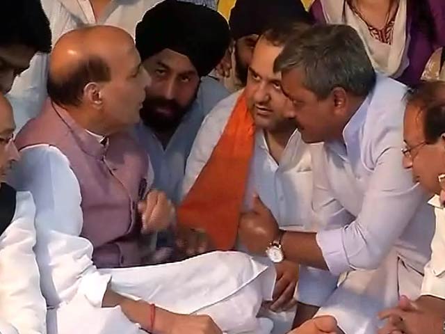 इंडिया 7 बजे : राजनाथ ने तुड़वाया महेश गिरि का अनशन