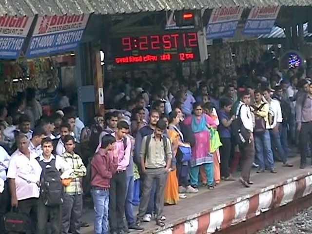 मुंबई में मॉनसून आते ही खुली रेलवे की कलई