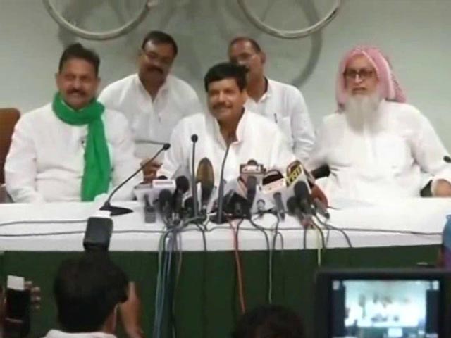 Ahead of Assembly Polls, In-House Troubles Beset Mayawati, Akhilesh Yadav