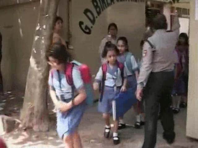 Video : 3 Kolkata Schools Allow Mobile Phones, Spark Off Debate