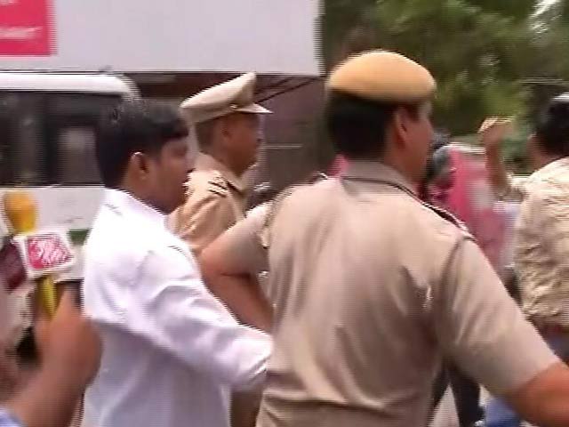 Video : 'Emergency In Delhi': Tweets Arvind Kejriwal After AAP Legislator Arrested