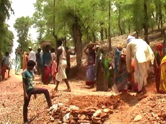 Video : To Help Run A School, Villagers Spent 3 Years Digging Up A 6 Km-Road