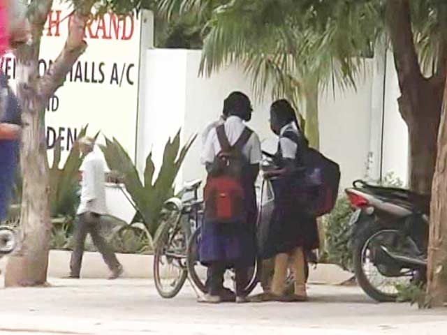 13 Sal Ki Baccho Larki Ki Xxx Video - Alleged Sex Offender Terrorises Hyderabad Colony, Cops Wait For Complaint