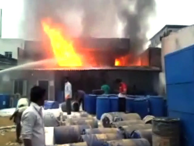 हैदराबाद की कैमिकल फैक्टरी में भीषण आग