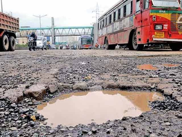 मुंबई में सड़कों की मरम्मत के नाम पर करोड़ों का घोटाला