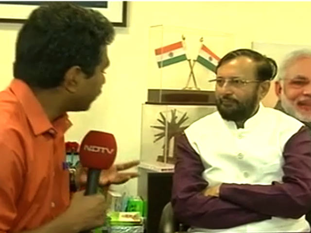 स्मृति मेरी छोटी बहन जैसी, लेता रहूंगा सुझाव: प्रकाश जावड़ेकर