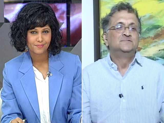 Smriti Irani Deadly Combination Of Arrogance, Ignorance: Ramachandra Guha