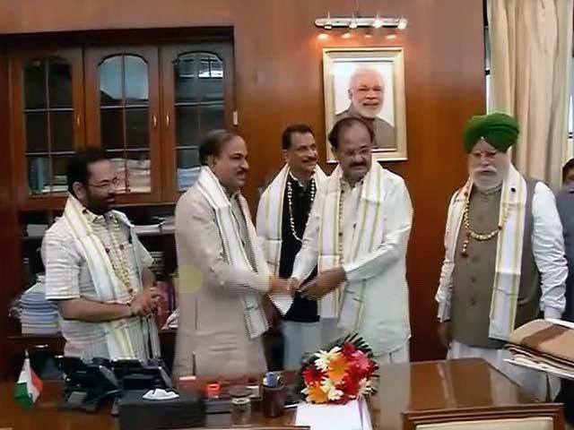 कुछ तो लोग कहेंगे, लोगों का काम है कहना- स्मृति ईरानी