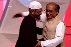Video With Cleric Zakir Naik Brings New Controversy For Digvijaya Singh Video With Cleric Zakir Naik Brings New Controversy For Digvijaya Singh