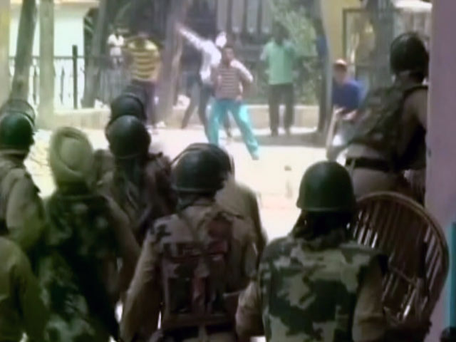 आतंकी बुरहान वानी के मारे जाने के बाद कश्मीर में भड़की हिंसा में 8 की मौत