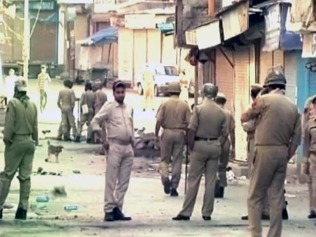 इंडिया 9 बजे : आतंकी की मौत पर घाटी में बवाल