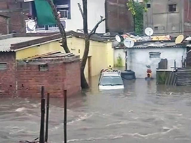 Videos : मध्य प्रदेश में बाढ़ की वजह से 15 लोगों की मौत, 3 लापता