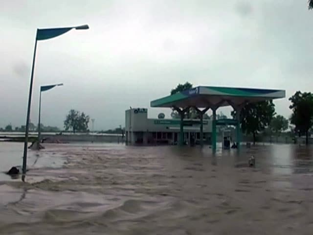 Videos : देश के कई हिस्से बारिश और बाढ़ से त्रस्त