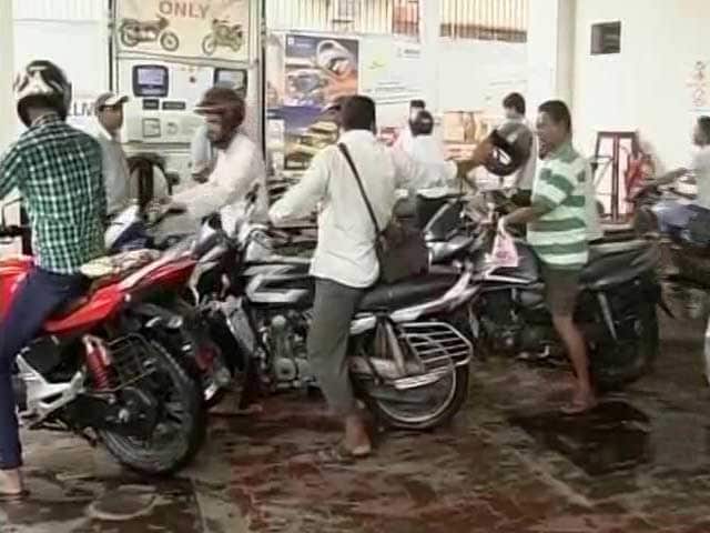 Video : 'No Helmet, No Petrol' in Bengal, 'No Compromise', Add Petrol Pump Staff