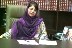 कुछ लोग भीड़ में शामिल होकर उकसाते हैं : महबूबा मुफ्ती कुछ लोग भीड़ में शामिल होकर उकसाते हैं : महबूबा मुफ्ती