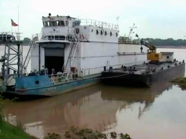 Videos : हल्दिया से वाराणसी पहुंचे जलपोत को कछुओं ने रोका!