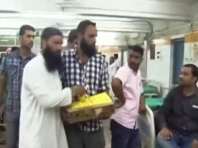 Video : कश्मीर : दुर्घटना में घायल अमरनाथ यात्रियों को स्थानीय मुसलमानों ने बचाया