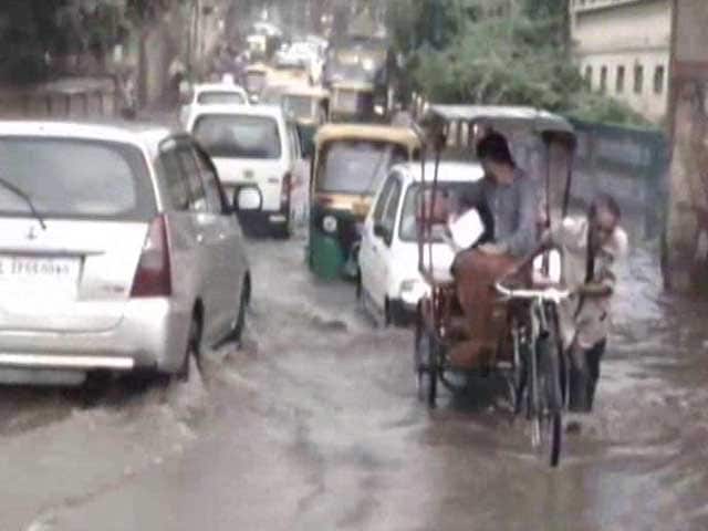 Video : Government Skirts Waterlogging Claims As Rains Clog Delhi Roads
