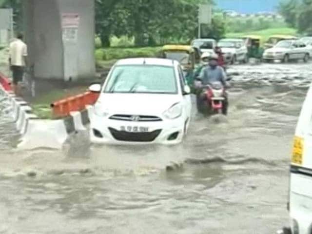 Video : As Rain Causes Water-Logging, Traffic Crawls In Parts Of Delhi