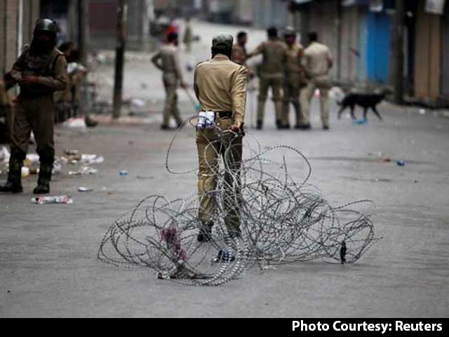 41 Dead In Kashmir, Cable TV Restored But Newspapers Gagged