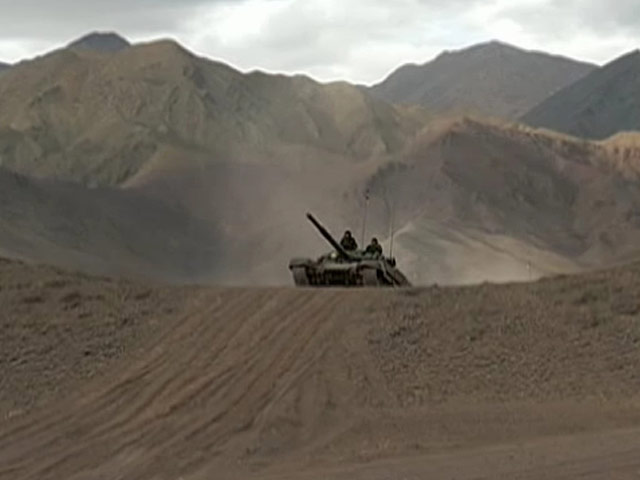 पूर्वी लद्दाख में दशकों बाद चीन बॉर्डर के पास भारत ने तैनात किए 100 टैंक