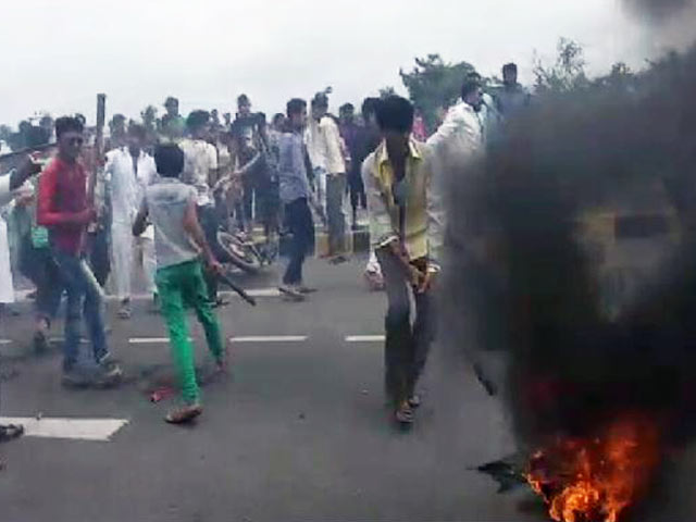 गुजरात बंद के दौरान जूनागढ़ में हिंसा, 15 बसों में तोड़फोड़