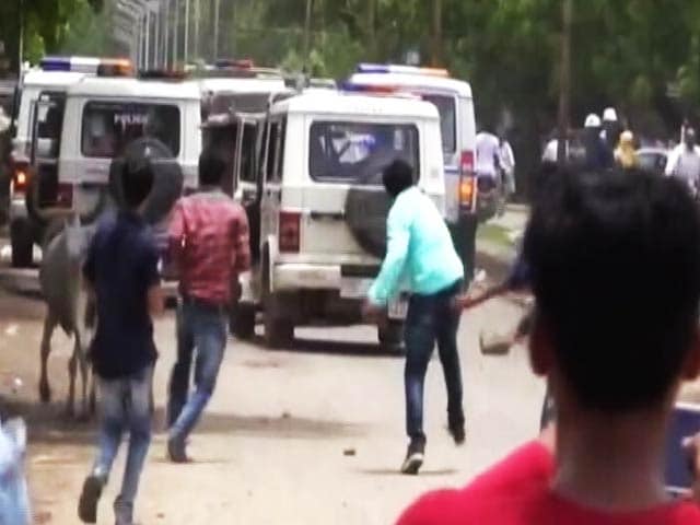 Videos : प्राइम टाइम इंट्रो : गुजरात में दलित उत्‍पीड़न के खिलाफ उठी आवाज...