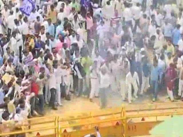 Video : Anger In Lucknow Against Leader Expelled By BJP For Abusing Mayawati