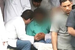 नेशनल रिपोर्टर : राहुल गांधी उना और राजकोट पहुंचे, दलितों का दर्द जाना नेशनल रिपोर्टर : राहुल गांधी उना और राजकोट पहुंचे, दलितों का दर्द जाना