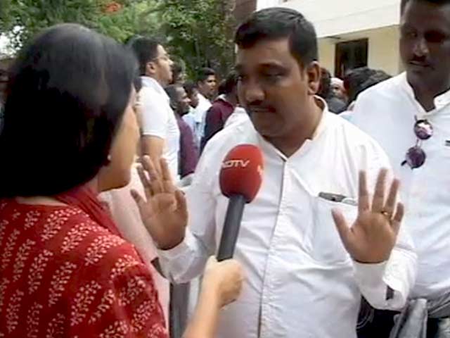 Not Everyone Could Catch a <i>Kabali</i> Show on First Day