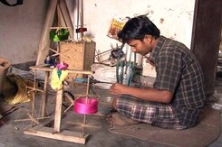 विकास के तमाम दावों के बीच लोगों को नहीं मिल रही नौकरियां विकास के तमाम दावों के बीच लोगों को नहीं मिल रही नौकरियां