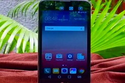 सेल गुरु : LG ने पेश किया दो स्कीन वाला फोन X-Screen सेल गुरु : LG ने पेश किया दो स्कीन वाला फोन X-Screen