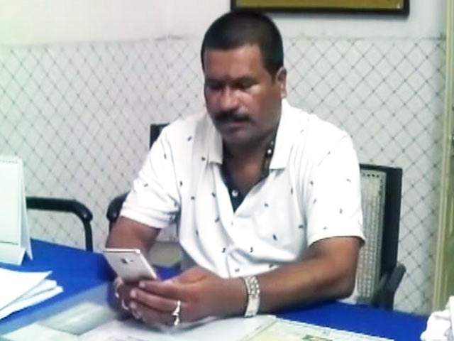 Videos : बिहार : ट्रेन में छेड़छाड़ के आरोप में अरेस्ट MLC टुन्नाजी पांडे गिरफ्तार