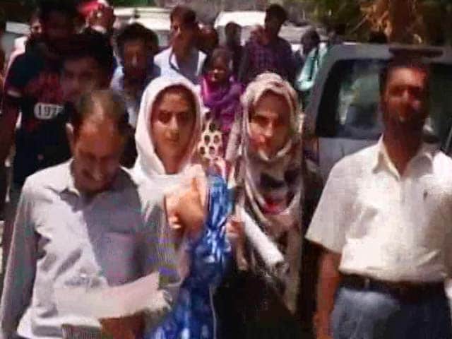 Video : Medical Exam Briefly Breathes Life Into Srinagar Amid Lockdown