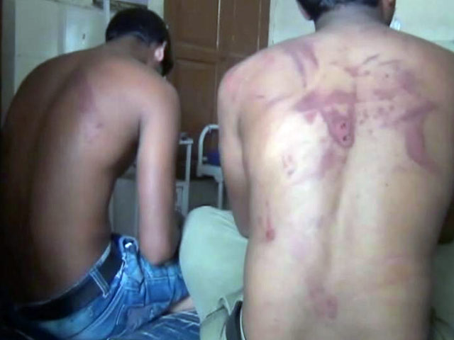 महाराष्ट्र : वाहन से ओवरटेक करने पर दो दलित युवकों की बेरहमी से पिटाई
