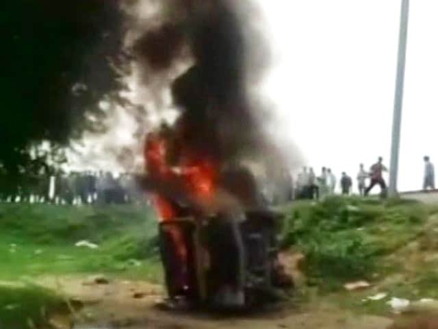 Video : 8 Killed After School Van Collides With Train In Uttar Pradesh