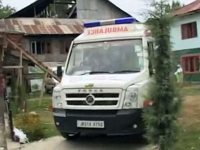 Video : Kashmiris Turn to Ambulance Driving As Protests, Injuries Spiral