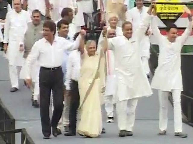 लखनऊ : कांग्रेस की सबसे हाईटेक रैली बारिश में बही