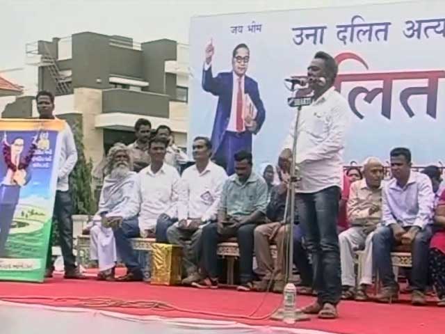 उना कांड के विरोध में दलितों ने अहमदाबाद में महासम्मेलन कर किया शक्ति प्रदर्शन