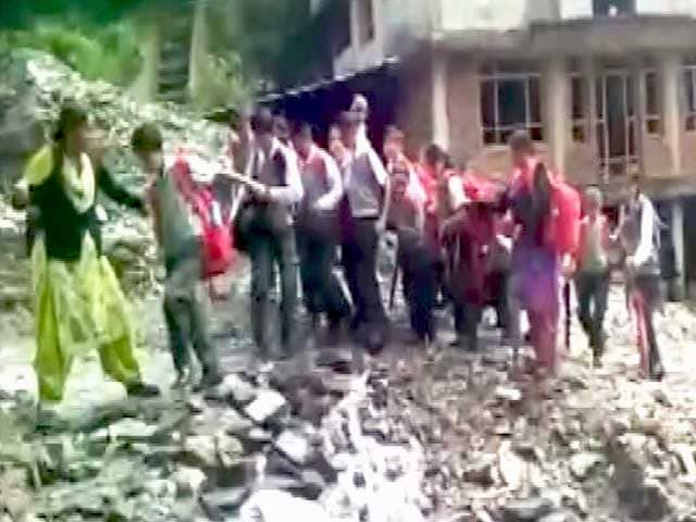 शिमला में बारिश ने स्कूली बच्चों की मुसीबत बढ़ाई