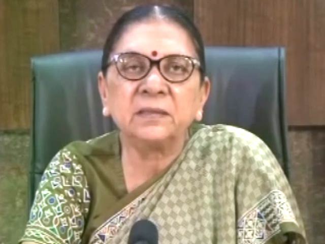 गुजरात की मुख्यमंत्री आनंदीबेन पटेल ने दिया इस्तीफा, कहा- नए CM को मौका मिले