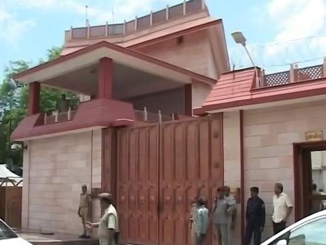 यूपी में पूर्व सीएम बंगले के हक़दार नहीं : सुप्रीम कोर्ट