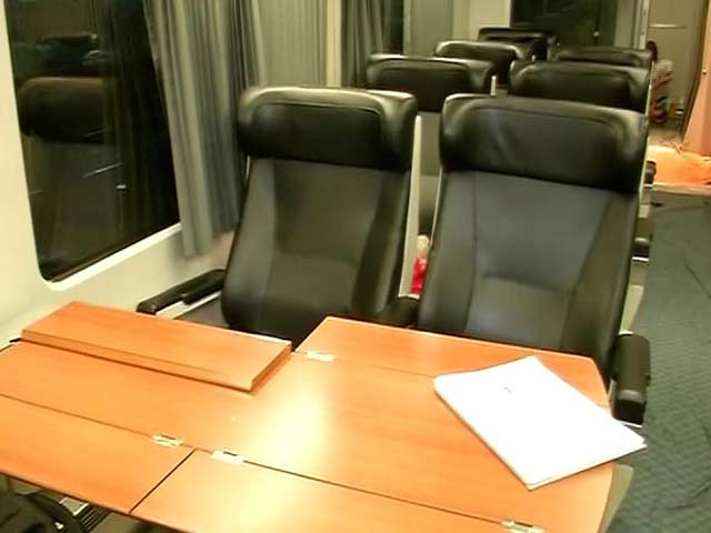 बारिश की वजह से देरी से मुंबई पहुंची टैल्गो ट्रेन