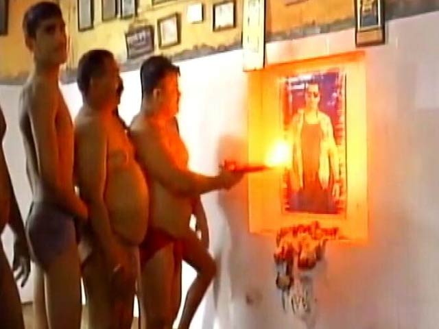 'सुल्तान' ने बढ़ाई अखाड़ों की रौनक, बजरंग बली के बाद सलमान की होती है पूजा