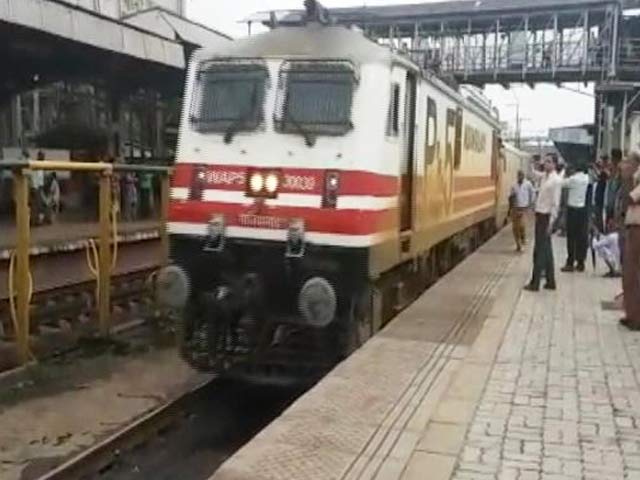 Video : Heavy Rain Delays Arrival Of High Speed Talgo Train In Mumbai