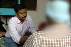 बुलंदशहर गैंगरेप : पीड़ित परिवार ने कहा- दोषियों को 3 महीने में सजा नहीं मिली तो खुदकुशी करेंगे बुलंदशहर गैंगरेप : पीड़ित परिवार ने कहा- दोषियों को 3 महीने में सजा नहीं मिली तो खुदकुशी करेंगे