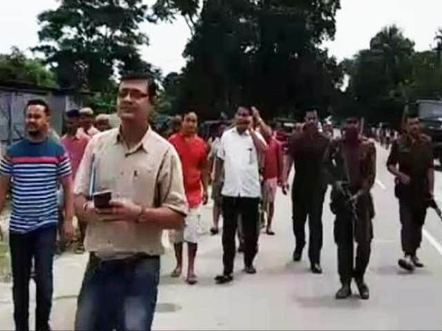 Videos : असम के कोकराझार में आतंकियों ने की बाजार में फायरिंग