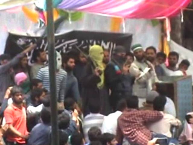 Gun-Toting Terrorists At Kashmir Rallies Worry Forces