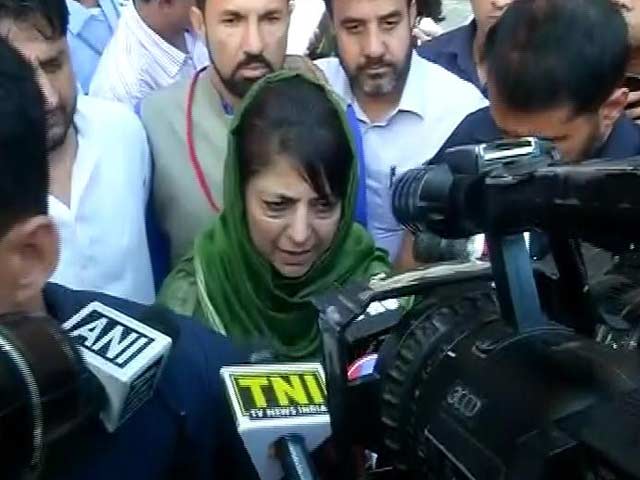 कश्मीर हिंसा : राजनाथ से मिलीं महबूबा मुफ्ती, कहा- पीएम मोदी के पास इतिहास बदलने का मौका